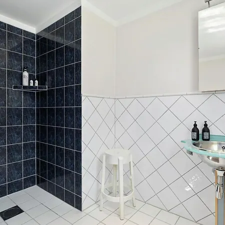 House With Multiple Terraces In 別荘