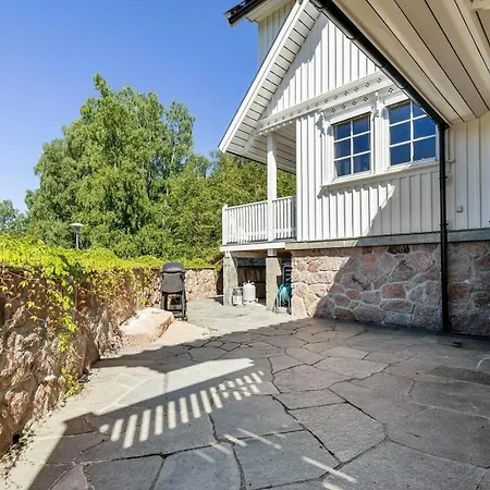 別荘 House With Multiple Terraces In